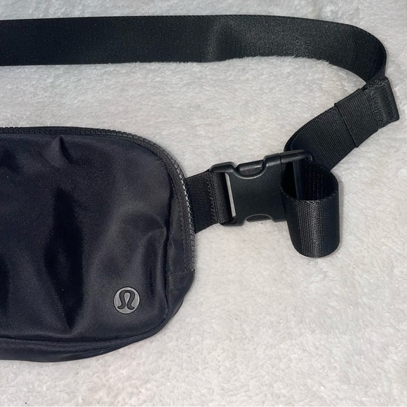 Lululemon OG Black Belt Bag - Picture 3 of 10